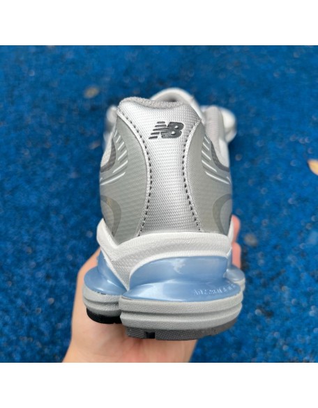 New Balance 2000