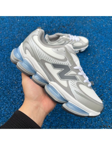 New Balance 2000