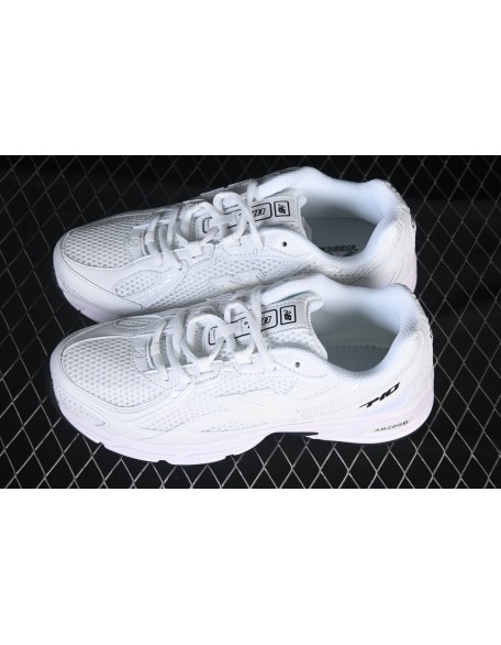 New Balance 740