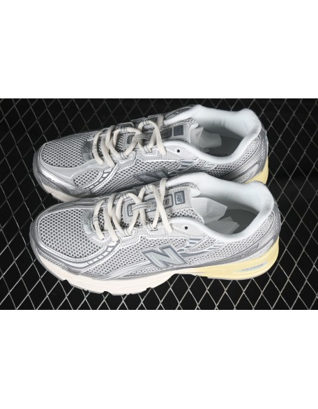 New Balance 740