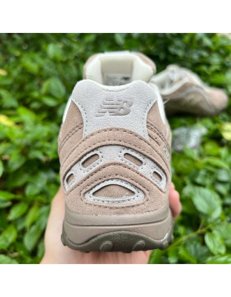 New Balance 204