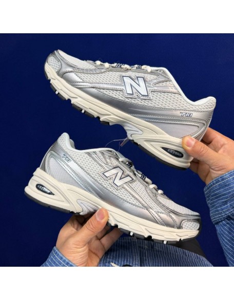 New Balance 740