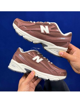 New Balance 740