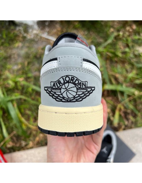 Air Jordan 1  