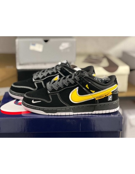 Nike SB Dunk Low 