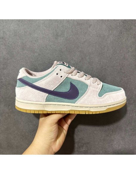 Nike SB Dunk Low 