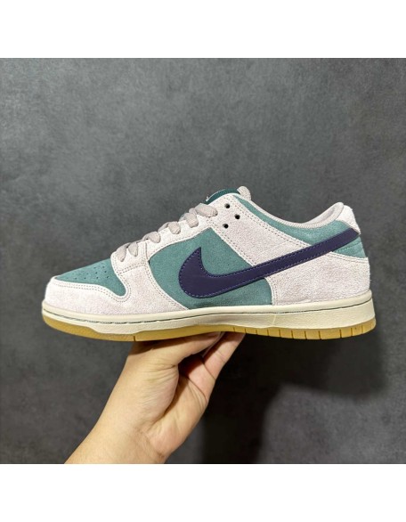 Nike SB Dunk Low 