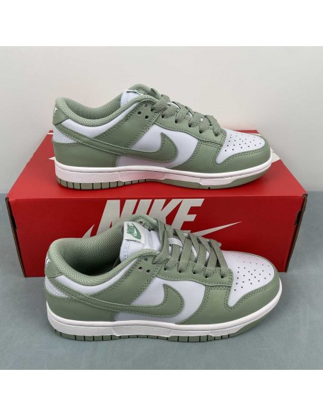 Nike SB Dunk Low 