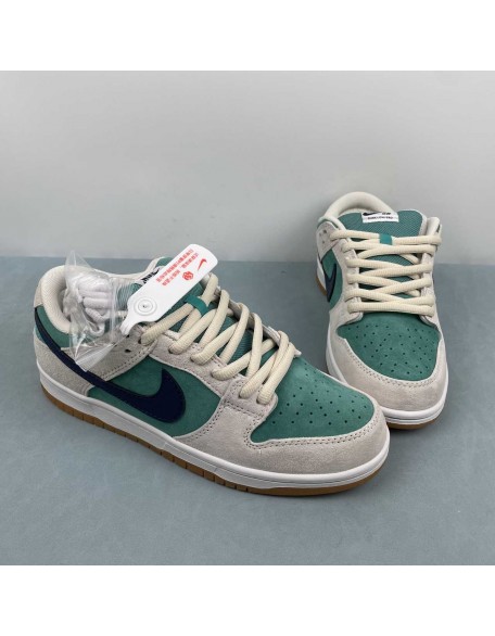 Nike SB Dunk Low 