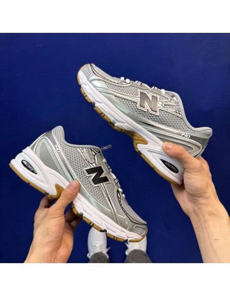 New Balance 740