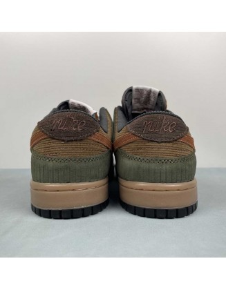SB Dunk Low