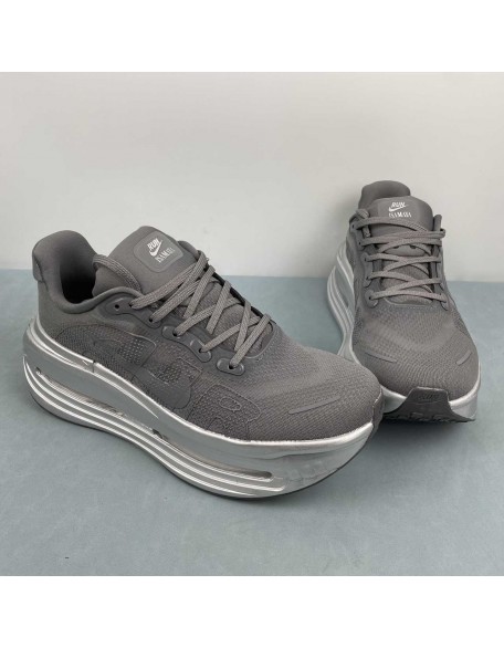 NIKE Vomero Premium