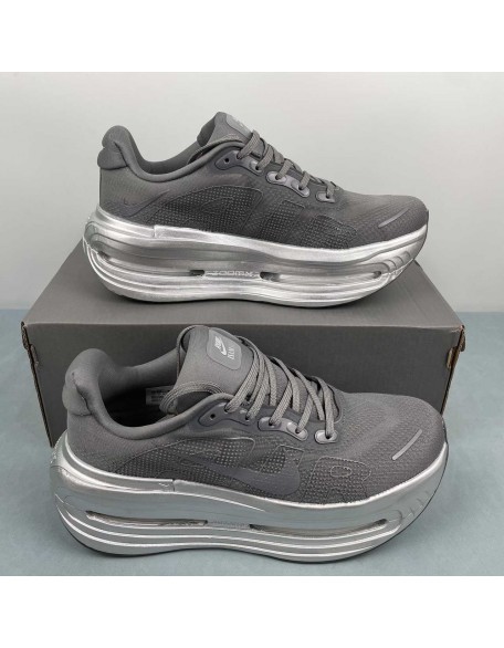 NIKE Vomero Premium