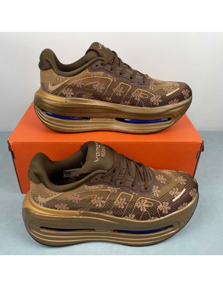 NIKE Vomero Premium