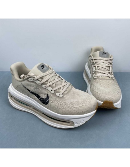 NIKE Vomero Premium