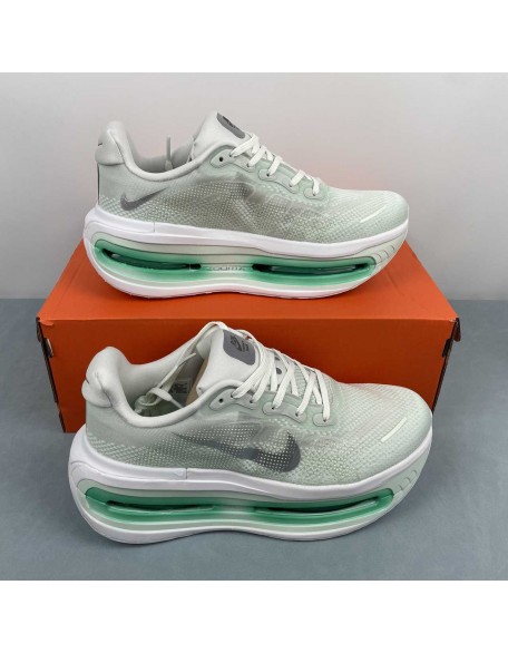 NIKE Vomero Premium