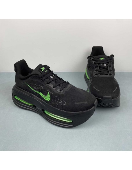 NIKE Vomero Premium