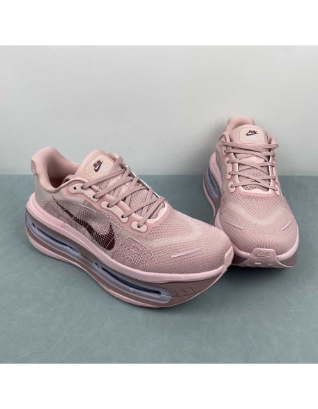 NIKE Vomero Premium